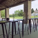 Апарт-отель Chateau De Tauzies, The Originals Relais Гайак