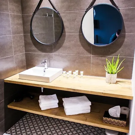 Chateau De Tauzies, The Originals Relais Ξενοδοχείο με διαμερίσματα 4*