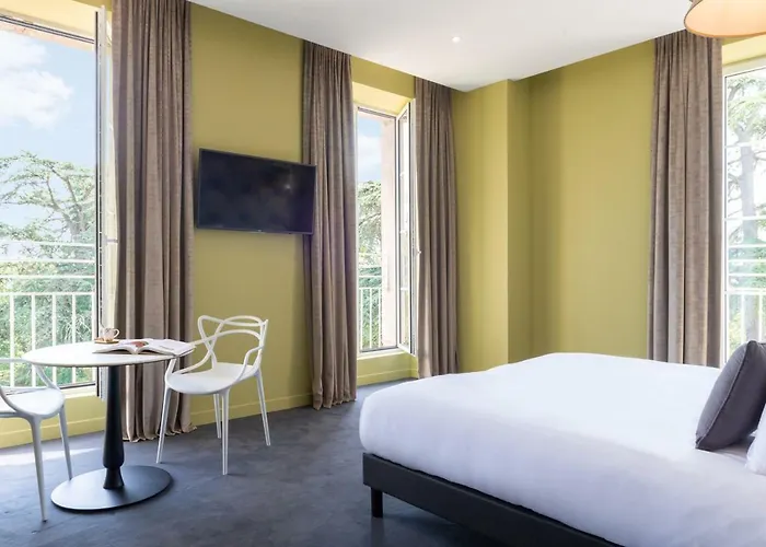 Ξενοδοχείο με διαμερίσματα Chateau De Tauzies, The Originals Relais 4*