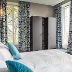 Château De Tauzies, The Originals Relais Aparthotel 4*