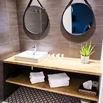 Château De Tauzies, The Originals Relais Appart hôtel 4*