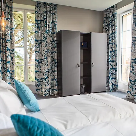 Chateau De Tauzies, The Originals Relais Aparthotel 4*