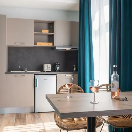 Chateau De Tauzies, The Originals Relais Aparthotel 4*