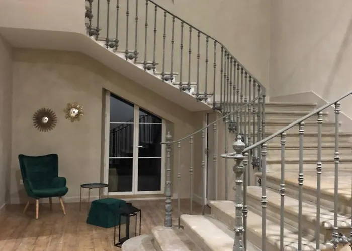 Chateau De Tauzies, The Originals Relais Apart Otel