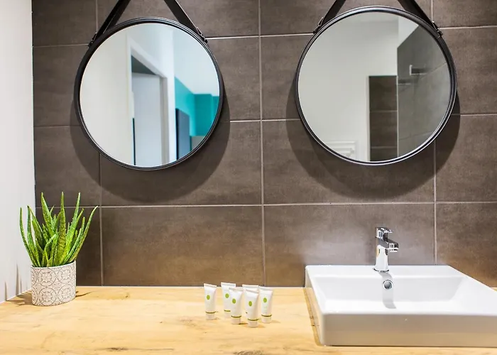 Apart Otel Chateau De Tauzies, The Originals Relais