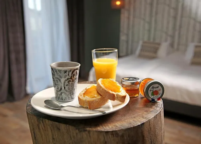 アパートホテル Chateau De Tauzies, The Originals Relais 4*